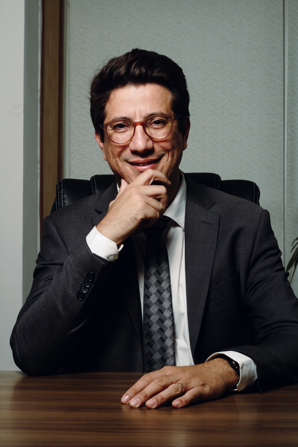 Dr. Leandro Bernardes